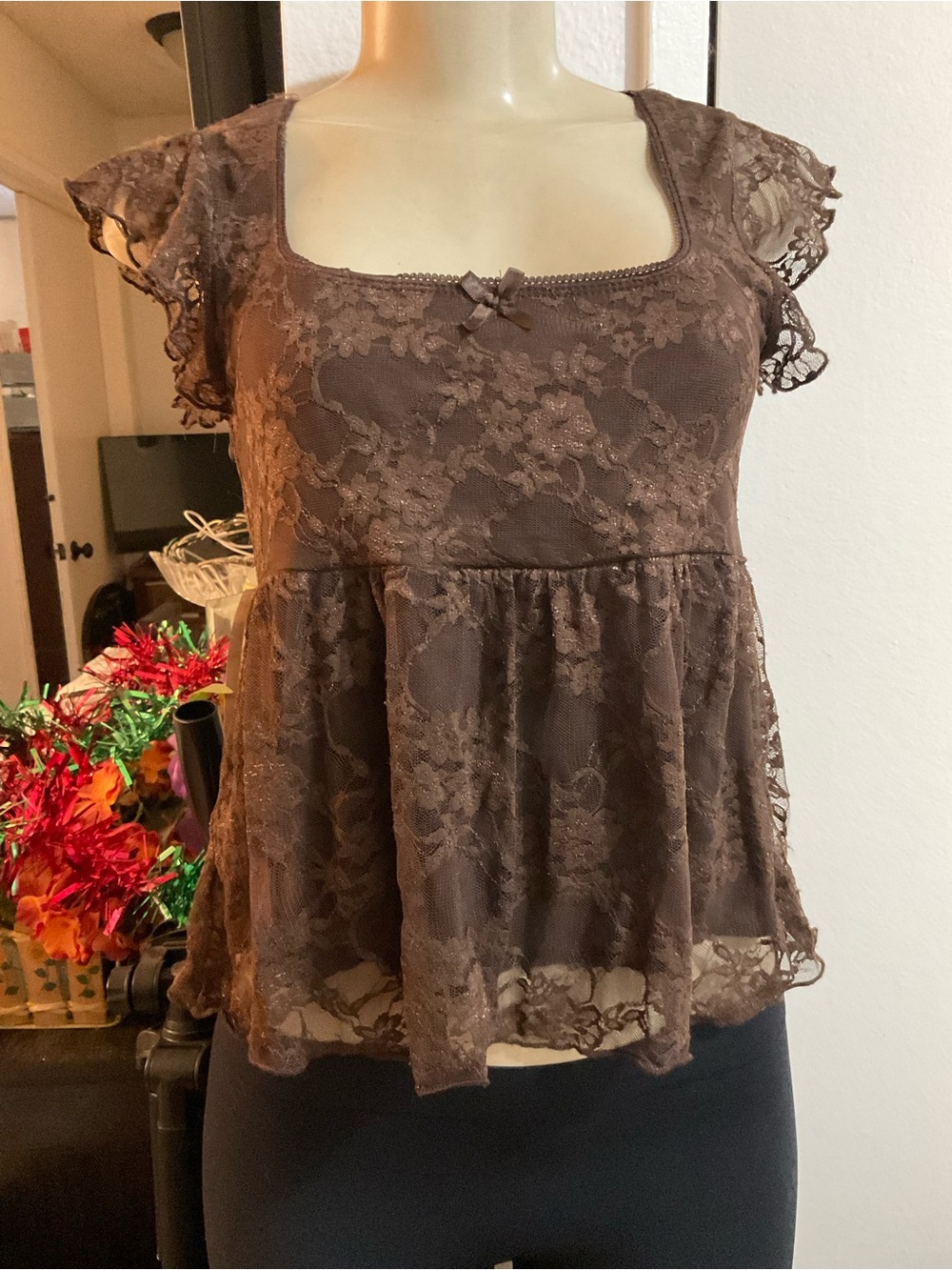 Rebellious Dreamer women’s babydoll Brown Lace Flutter-Sleeve Top size M